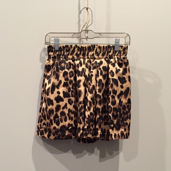 Nasty Gal If Looks Could Kill Leopard Shorts - Picture 4 of 9